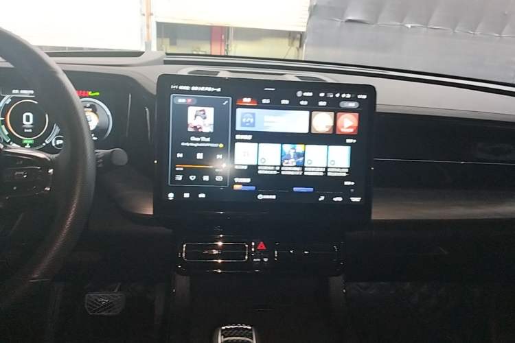 Used GAC Trumpchi GS8 2024 Dual-Motor Series 2.0TM Two-Wheel Drive Premium Edition Audio And AC Panel