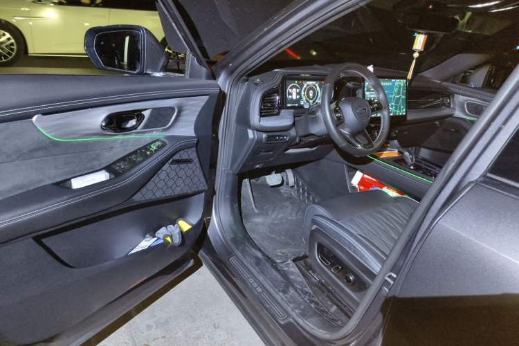 Used GAC Trumpchi GS8 2024 Dual-Motor Series 2.0TM Two-Wheel Drive Premium Edition Driver Seat