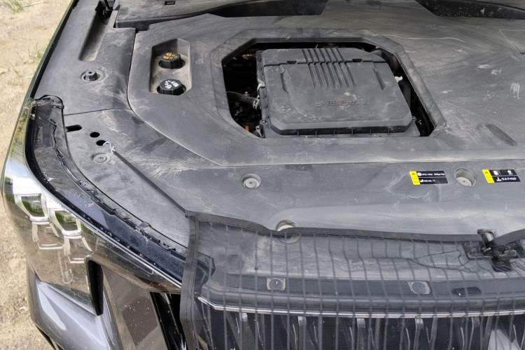 Used GAC Trumpchi GS8 2024 Dual-Motor Series 2.0TM Two-Wheel Drive Premium Edition Engine Bay Right