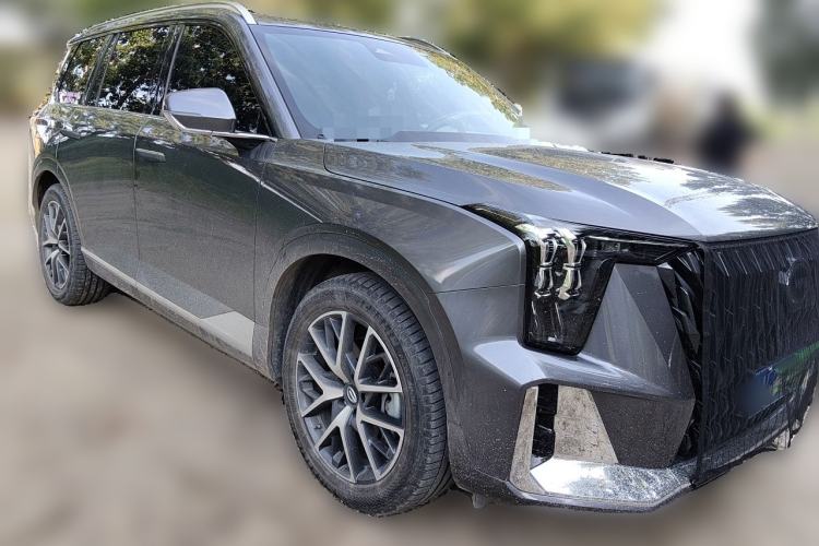 Used GAC Trumpchi GS8 2024 Dual-Motor Series 2.0TM Two-Wheel Drive Premium Edition Front Right 45 Deg