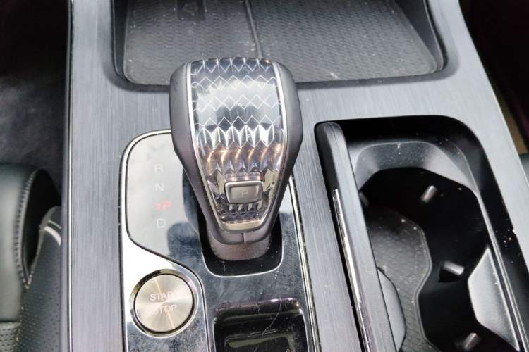 Used GAC Trumpchi GS8 2024 Dual-Motor Series 2.0TM Two-Wheel Drive Premium Edition Gear Lever
