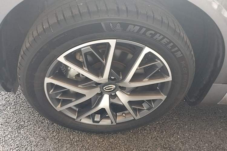 Used GAC Trumpchi GS8 2024 Dual-Motor Series 2.0TM Two-Wheel Drive Premium Edition Left Front Wheel Hub