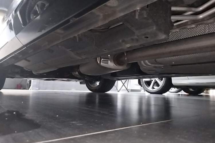 Used GAC Trumpchi GS8 2024 Dual-Motor Series 2.0TM Two-Wheel Drive Premium Edition Left Side Sill
