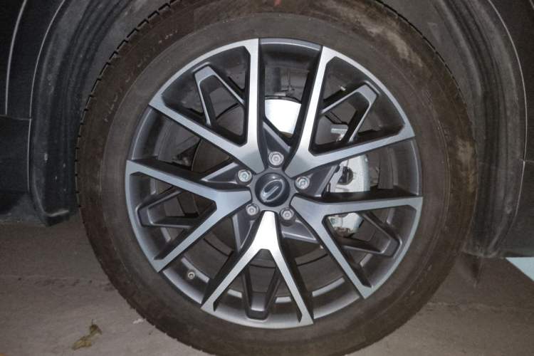 Used GAC Trumpchi GS8 2024 Dual-Motor Series 2.0TM Two-Wheel Drive Premium Edition Right Front Wheel Hub