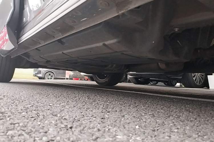 Used GAC Trumpchi GS8 2024 Dual-Motor Series 2.0TM Two-Wheel Drive Premium Edition Right Side Sill