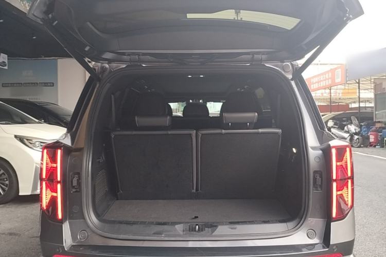 Used GAC Trumpchi GS8 2024 Dual-Motor Series 2.0TM Two-Wheel Drive Premium Edition Trunk