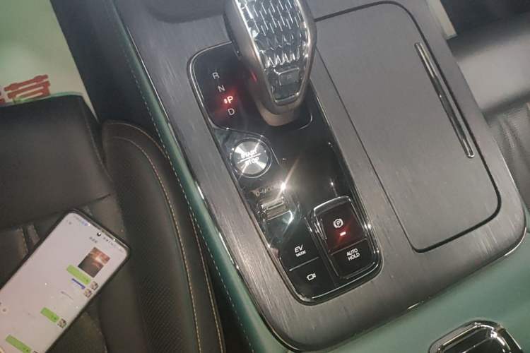 Used GAC Trumpchi GS8 2024 Dual-Motor Series 2.0TM Four-Wheel Drive Premium Edition Audio And AC Panel