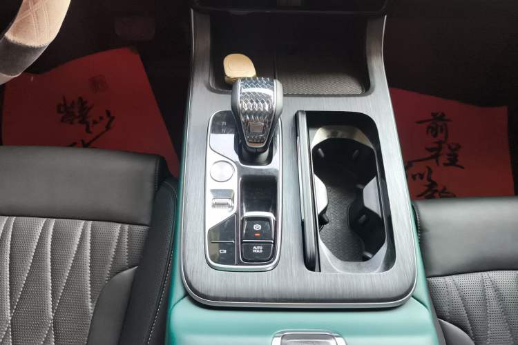 Used GAC Trumpchi GS8 2024 Linghang Series 2.0 TGDI Two-Wheel Drive Luxury Smart Connectivity Version Gear Lever