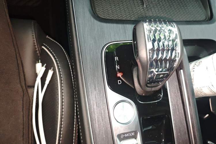 Used GAC Trumpchi GS8 2024 Linghang Series 2.0 TGDI Two-Wheel Drive Luxury Smart Connectivity Version Gear Lever
