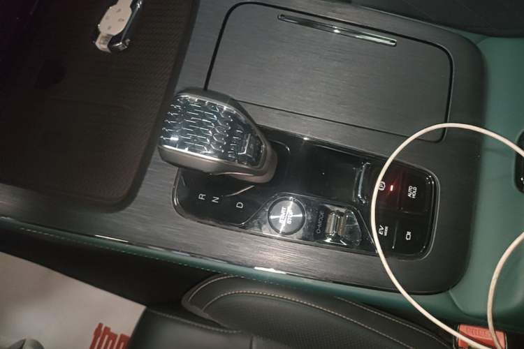 Used GAC Trumpchi GS8 2024 Dual-Motor Series 2.0TM Four-Wheel Drive Premium Edition Gear Lever