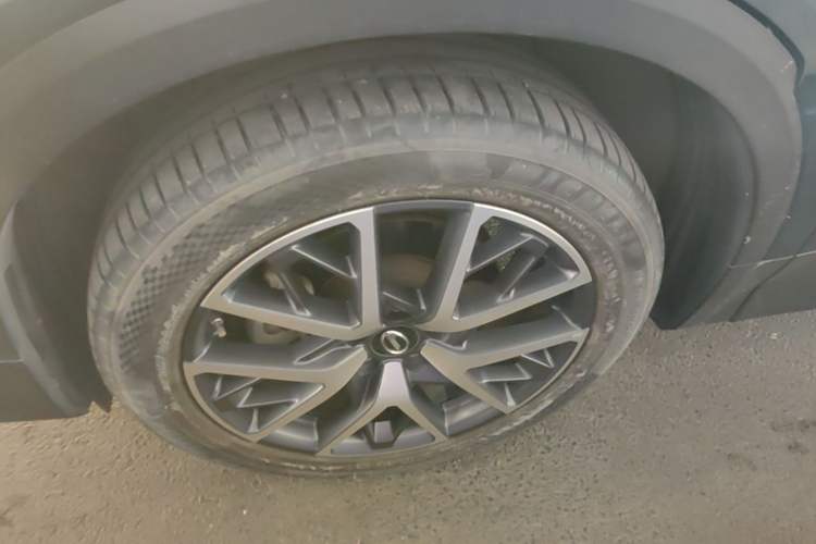 Used GAC Trumpchi GS8 2024 Linghang Series 2.0 TGDI Two-Wheel Drive Luxury Smart Connectivity Version Left Front Wheel Hub