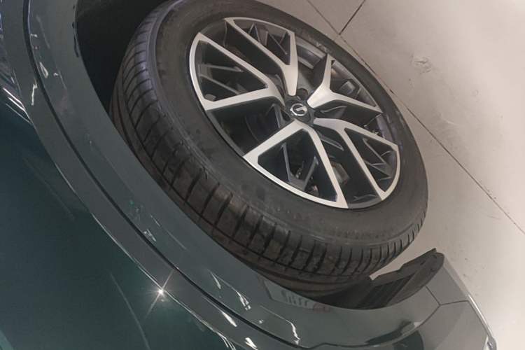 Used GAC Trumpchi GS8 2024 Dual-Motor Series 2.0TM Four-Wheel Drive Premium Edition Left Front Wheel Hub