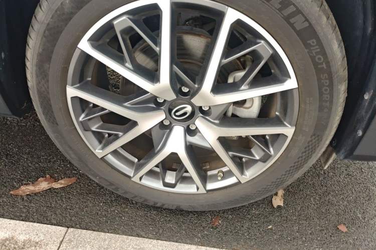 Used GAC Trumpchi GS8 2024 Linghang Series 2.0 TGDI Two-Wheel Drive Luxury Smart Connectivity Version Right Front Wheel Hub