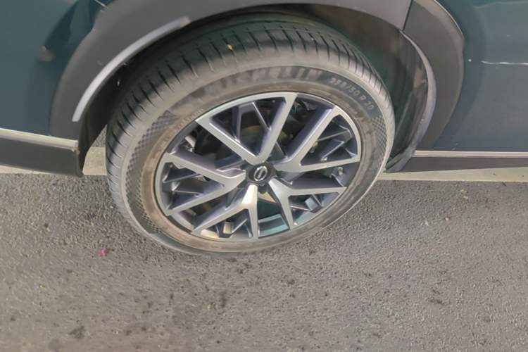Used GAC Trumpchi GS8 2024 Linghang Series 2.0 TGDI Two-Wheel Drive Luxury Smart Connectivity Version Right Rear Wheel Hub