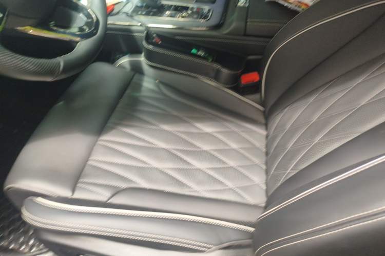 Used GAC Trumpchi GS8 2024 Dual-Motor Series 2.0TM Two-Wheel Drive Premium Edition Driver Seat