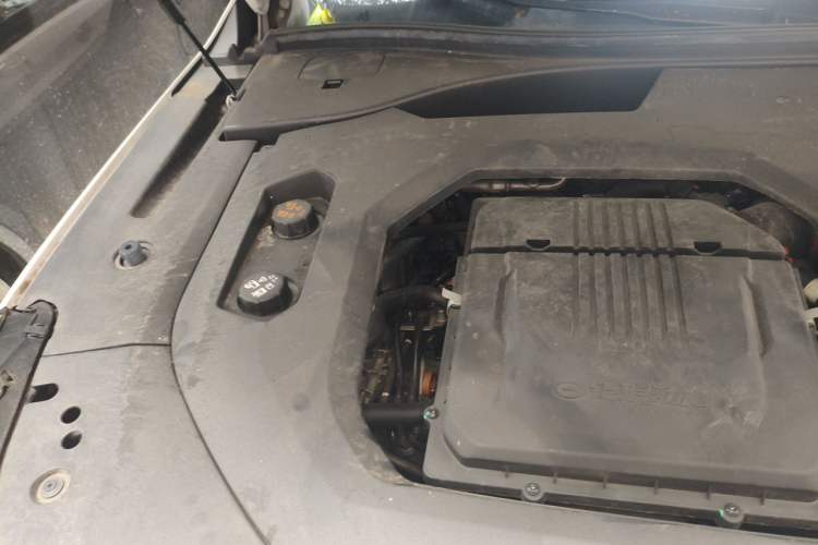 Used GAC Trumpchi GS8 2024 Dual-Motor Series 2.0TM Two-Wheel Drive Premium Edition Engine Bay Right