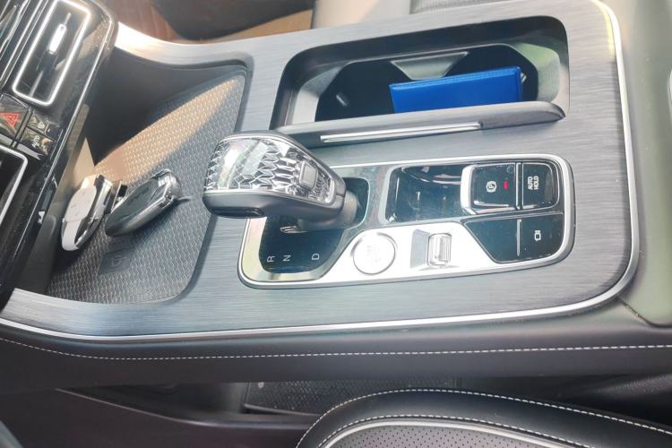 Used GAC Trumpchi GS8 2024 Linghang Series 2.0 TGDI Two-Wheel Drive Luxury Smart Connectivity Version Gear Lever