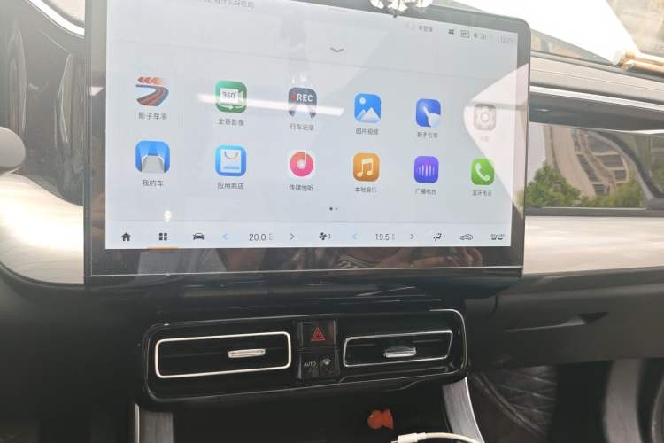 Used GAC Trumpchi GS8 2024 Linghang Series 2.0 TGDI Two-Wheel Drive Luxury Smart Connectivity Version Audio And AC Panel