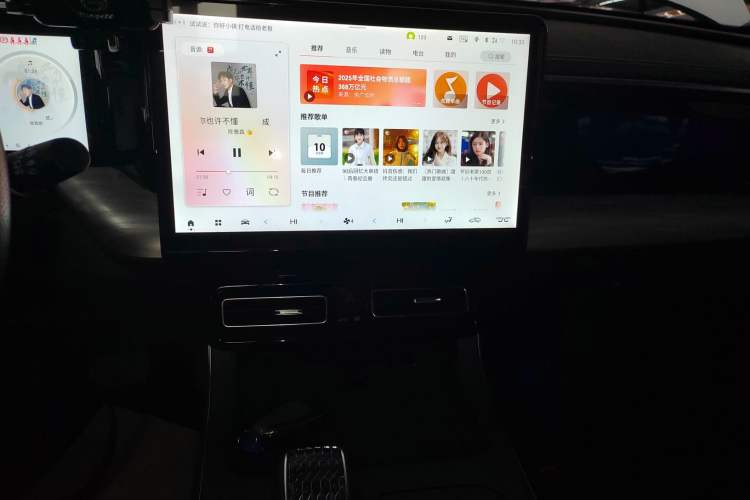 Used GAC Trumpchi GS8 2024 Linghang Series 2.0 TGDI Two-Wheel Drive Luxury Smart Connectivity Version Audio And AC Panel