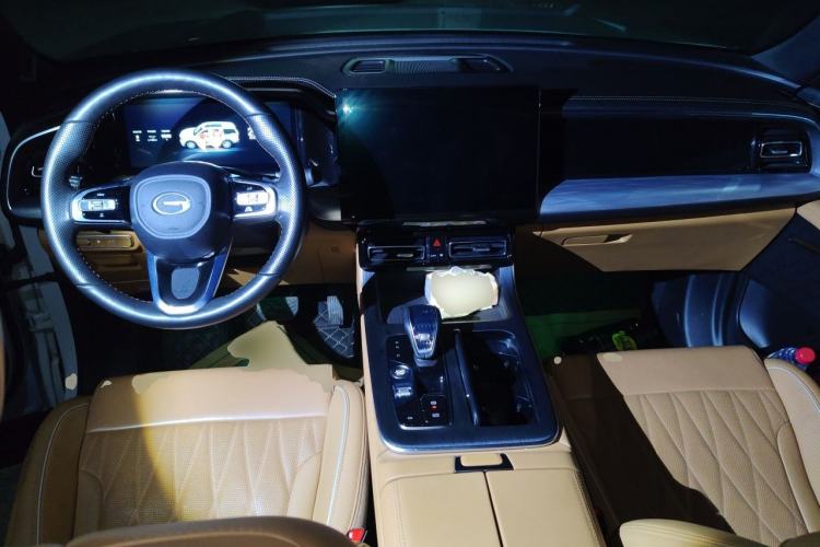 Used GAC Trumpchi GS8 2024 Linghang Series 2.0 TGDI Two-Wheel Drive Luxury Smart Connectivity Version Center Console