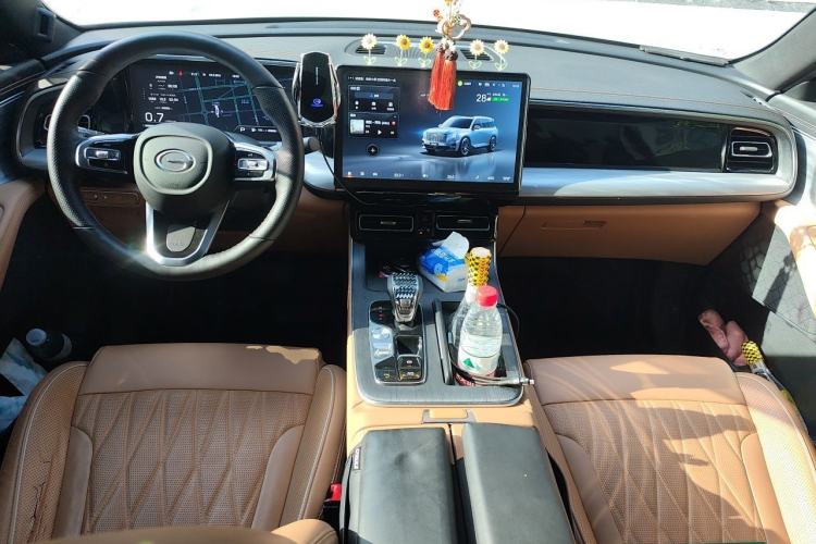 Used GAC Trumpchi GS8 2024 Linghang Series 2.0 TGDI Four-Wheel Drive Luxury Smart Connectivity Version Center Console