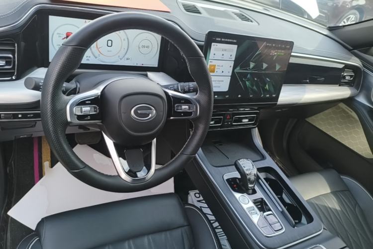 Used GAC Trumpchi GS8 2024 Linghang Series 2.0 TGDI Four-Wheel Drive Luxury Smart Connectivity Version Center Console
