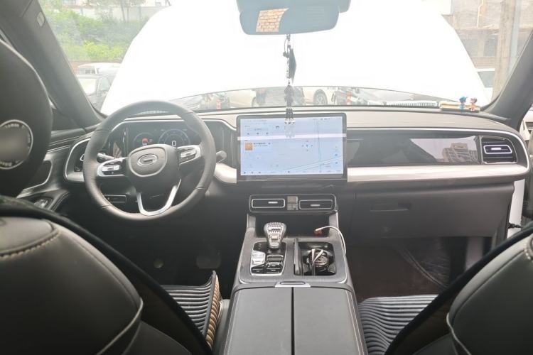 Used GAC Trumpchi GS8 2024 Linghang Series 2.0 TGDI Two-Wheel Drive Luxury Smart Connectivity Version Center Console
