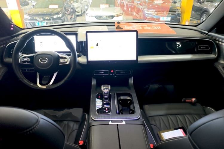 Used GAC Trumpchi GS8 2024 Linghang Series 2.0 TGDI Two-Wheel Drive Luxury Smart Connectivity Version Center Console