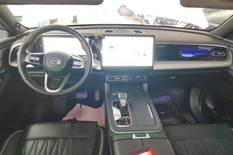 Used GAC Trumpchi GS8 2024 Linghang Series 2.0 TGDI Two-Wheel Drive Luxury Smart Connectivity Version Center Console