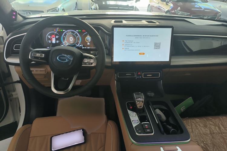 Used GAC Trumpchi GS8 2024 Linghang Series 2.0 TGDI Two-Wheel Drive Luxury Smart Connectivity Version Center Console