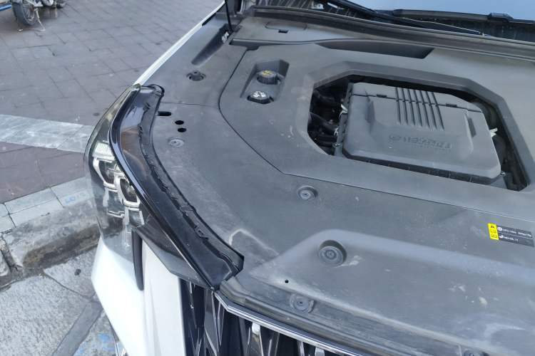 Used GAC Trumpchi GS8 2024 Dual-Motor Series 2.0TM Two-Wheel Drive Premium Edition Engine Bay Right