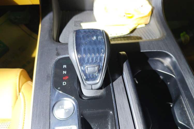 Used GAC Trumpchi GS8 2024 Linghang Series 2.0 TGDI Two-Wheel Drive Luxury Smart Connectivity Version Gear Lever