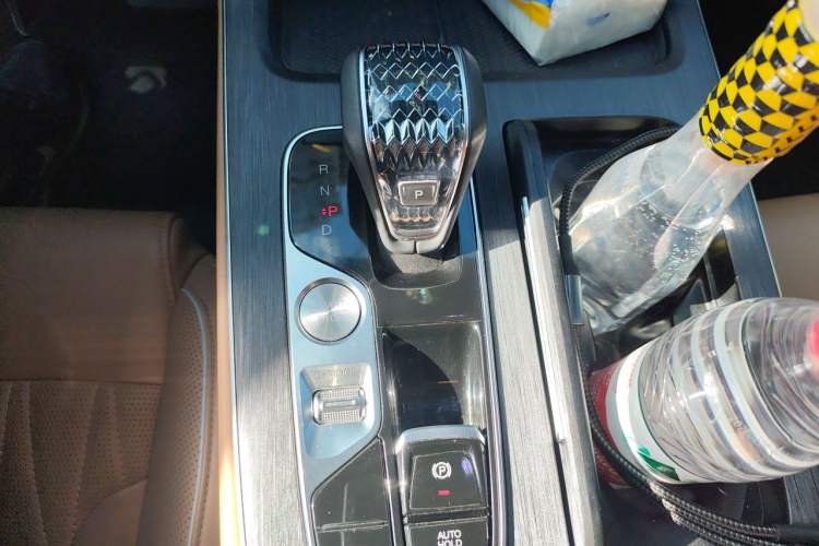Used GAC Trumpchi GS8 2024 Linghang Series 2.0 TGDI Four-Wheel Drive Luxury Smart Connectivity Version Gear Lever