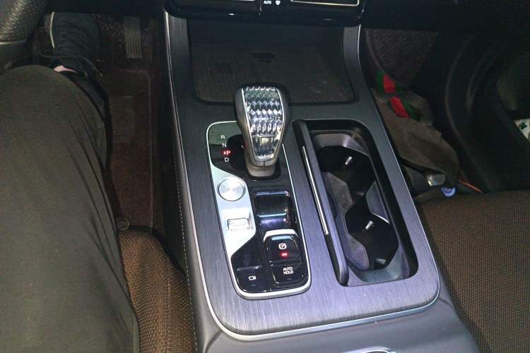Used GAC Trumpchi GS8 2024 Linghang Series 2.0 TGDI Two-Wheel Drive Luxury Smart Connectivity Version Gear Lever