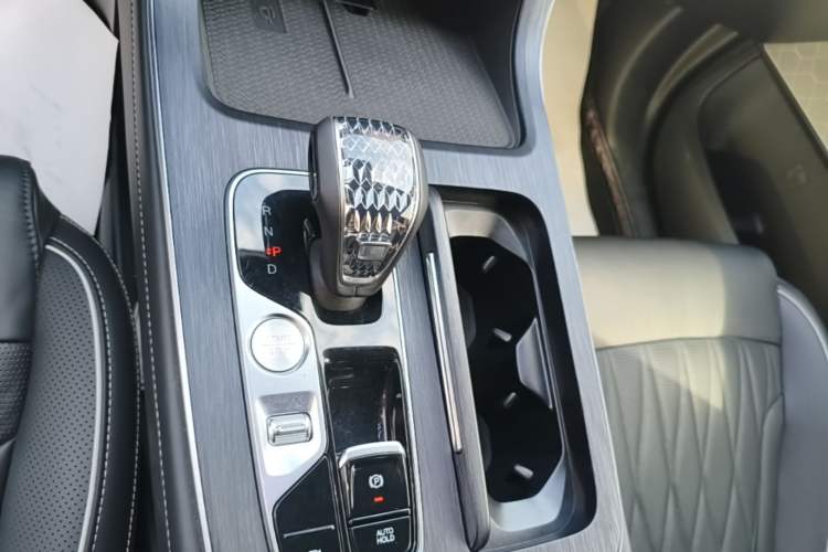 Used GAC Trumpchi GS8 2024 Linghang Series 2.0 TGDI Four-Wheel Drive Luxury Smart Connectivity Version Gear Lever