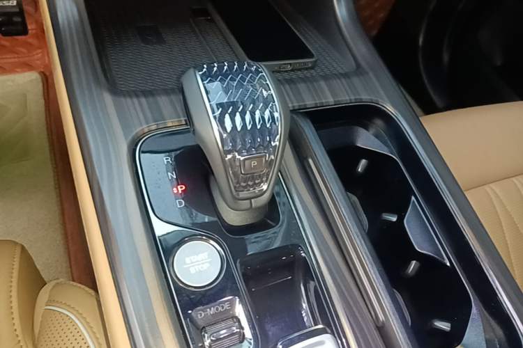 Used GAC Trumpchi GS8 2024 Dual-Motor Series 2.0TM Two-Wheel Drive Premium Edition Gear Lever