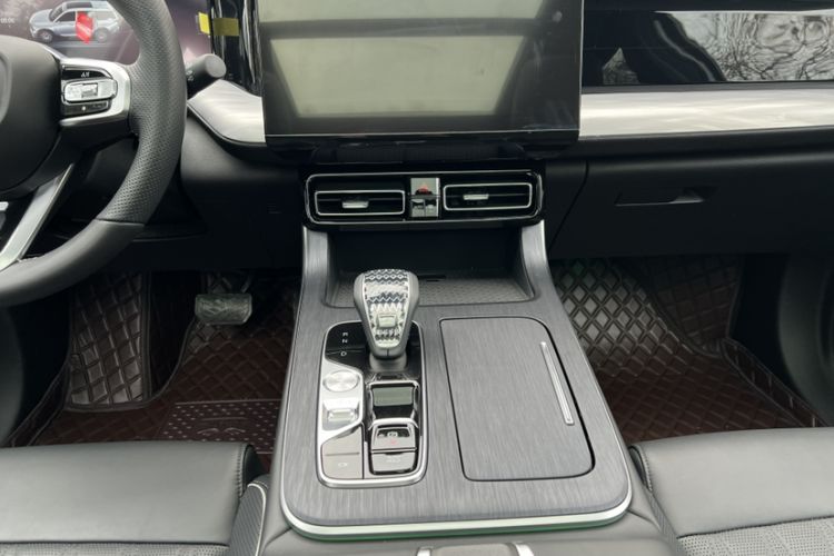 Used GAC Trumpchi GS8 2024 Linghang Series 2.0 TGDI Two-Wheel Drive Luxury Smart Connectivity Version Interior 4