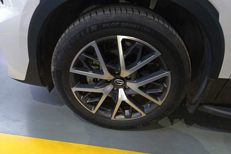 Used GAC Trumpchi GS8 2024 Linghang Series 2.0 TGDI Two-Wheel Drive Luxury Smart Connectivity Version Left Front Wheel Hub