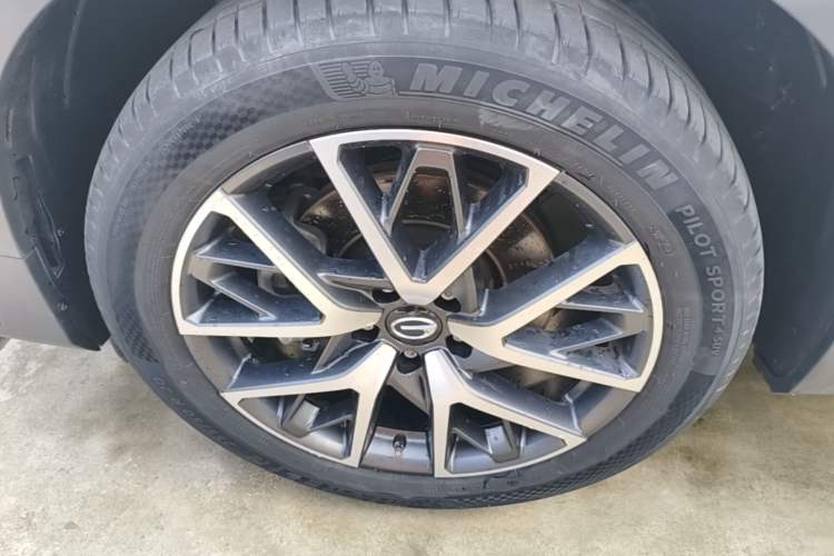 Used GAC Trumpchi GS8 2024 Linghang Series 2.0 TGDI Four-Wheel Drive Luxury Smart Connectivity Version Left Front Wheel Hub
