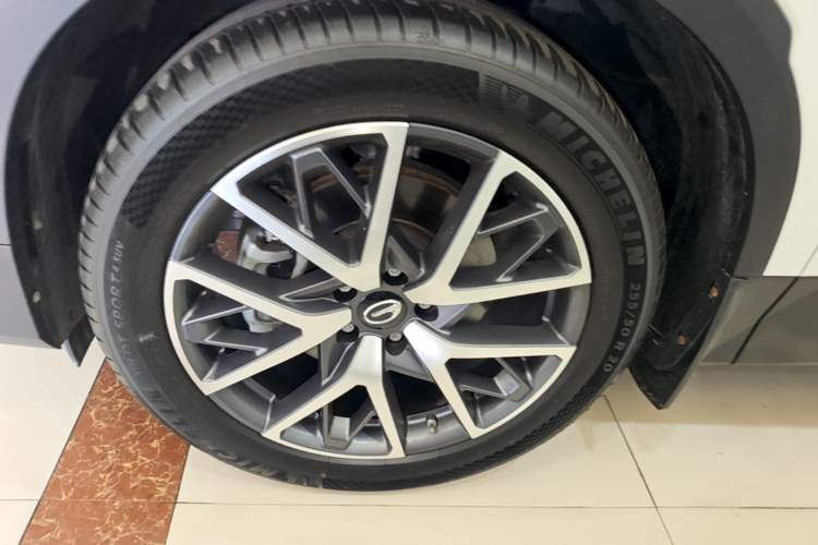 Used GAC Trumpchi GS8 2024 Linghang Series 2.0 TGDI Two-Wheel Drive Luxury Smart Connectivity Version Left Front Wheel Hub