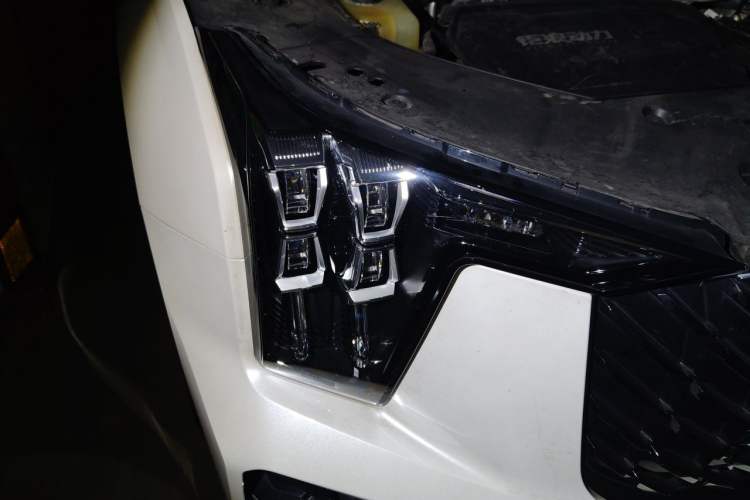 Used GAC Trumpchi GS8 2024 Linghang Series 2.0 TGDI Two-Wheel Drive Luxury Smart Connectivity Version Right Front Headlight