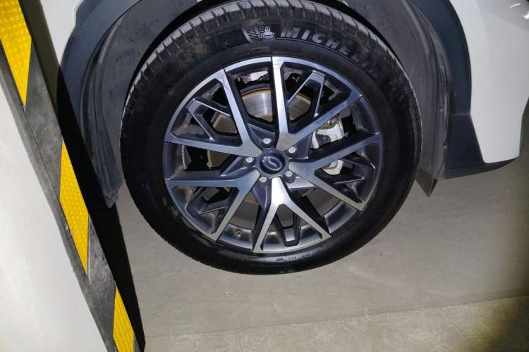 Used GAC Trumpchi GS8 2024 Linghang Series 2.0 TGDI Two-Wheel Drive Luxury Smart Connectivity Version Right Front Wheel Hub