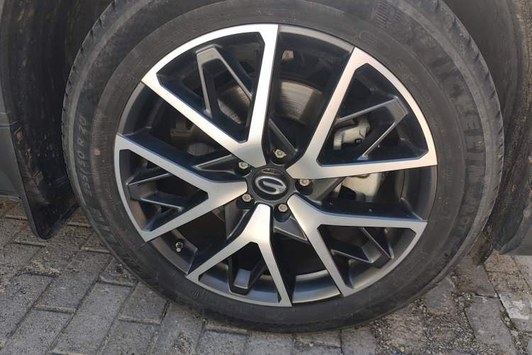 Used GAC Trumpchi GS8 2024 Linghang Series 2.0 TGDI Four-Wheel Drive Luxury Smart Connectivity Version Right Front Wheel Hub