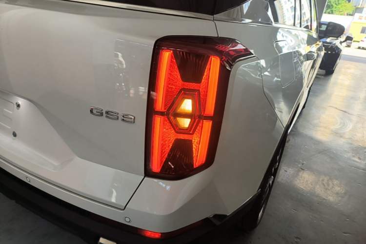 Used GAC Trumpchi GS8 2024 Linghang Series 2.0 TGDI Two-Wheel Drive Luxury Smart Connectivity Version Right Rear Taillight