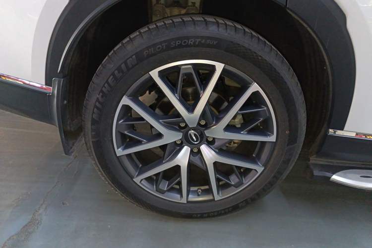 Used GAC Trumpchi GS8 2024 Linghang Series 2.0 TGDI Two-Wheel Drive Luxury Smart Connectivity Version Right Rear Wheel Hub