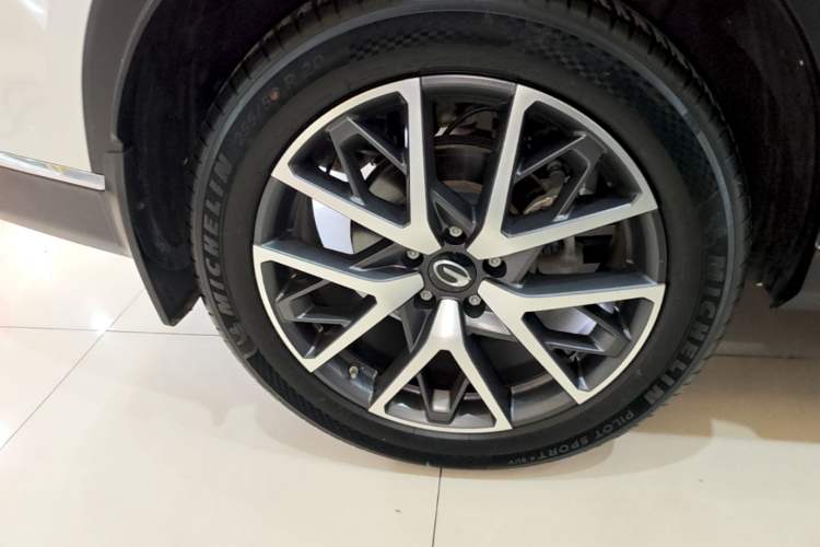 Used GAC Trumpchi GS8 2024 Linghang Series 2.0 TGDI Two-Wheel Drive Luxury Smart Connectivity Version Right Rear Wheel Hub