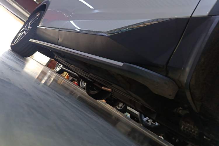 Used GAC Trumpchi GS8 2024 Linghang Series 2.0 TGDI Two-Wheel Drive Luxury Smart Connectivity Version Right Side Sill