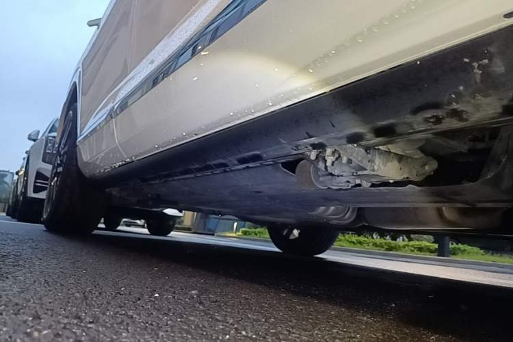 Used GAC Trumpchi GS8 2024 Dual-Motor Series 2.0TM Two-Wheel Drive Premium Edition Right Side Sill