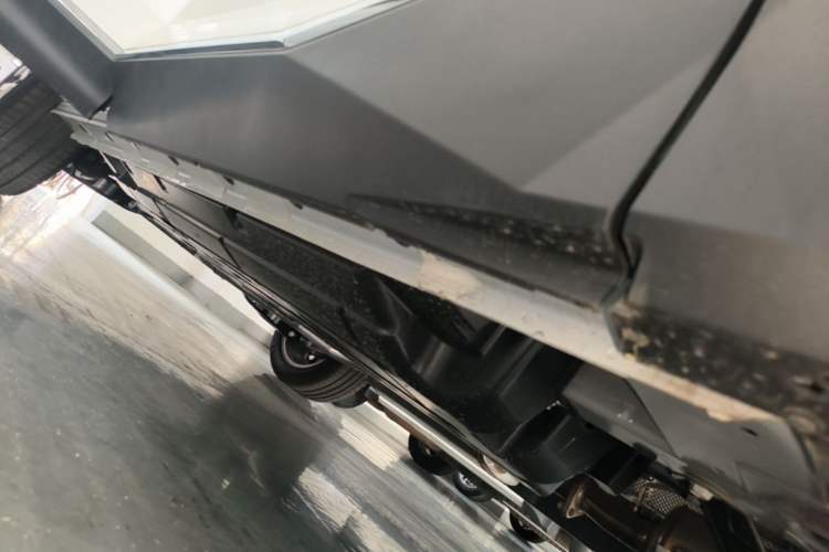 Used GAC Trumpchi GS8 2024 Linghang Series 2.0 TGDI Two-Wheel Drive Luxury Smart Connectivity Version Right Side Sill