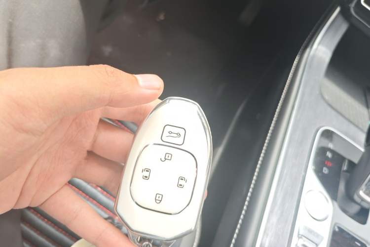 Used GAC Trumpchi GS8 2024 Linghang Series 2.0 TGDI Two-Wheel Drive Luxury Smart Connectivity Version Vehicle Key